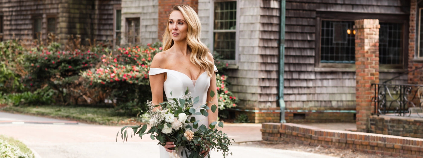 How Many Wedding Dresses Should You Try On?