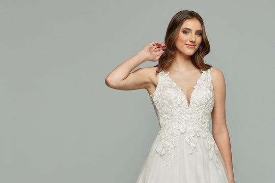 V-neck wedding dress - is it safe to buy a wedding dress online