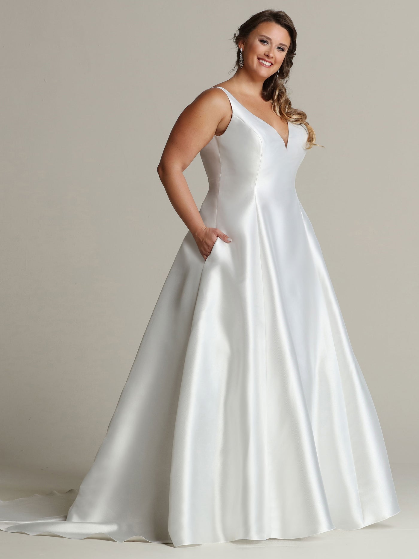 Maya Simple A-Line Wedding Dress - Avery Austin Ivory / 4 Maya Simple A-Line Wedding Dress - Avery Austin Ivory / 4