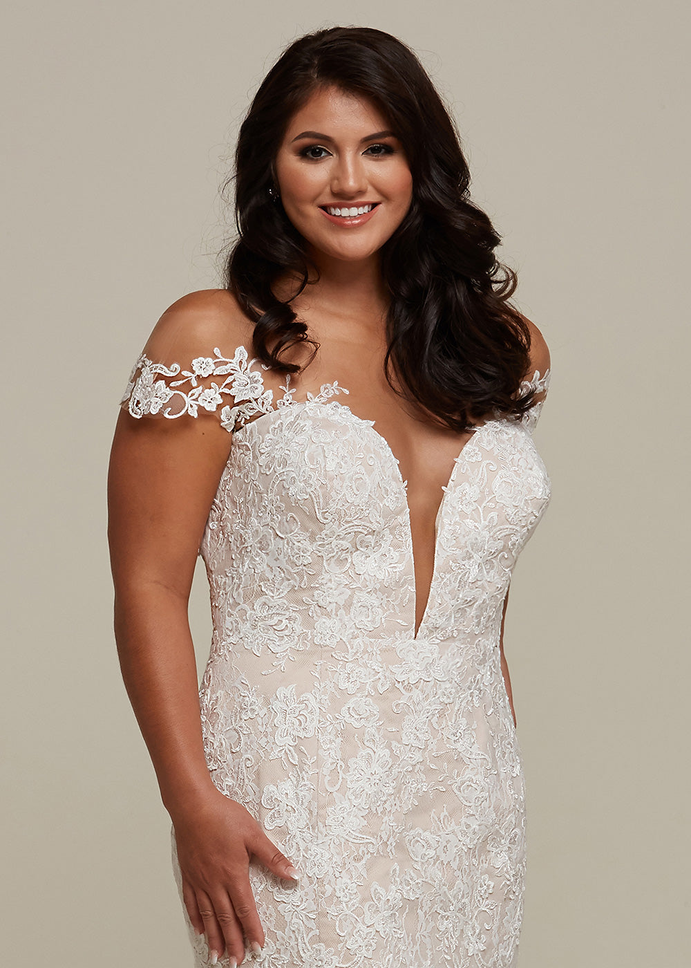 Hailey - Tried On Sample Ivory/Champagne / 12 Hailey - Tried On Sample Ivory/Champagne / 12
