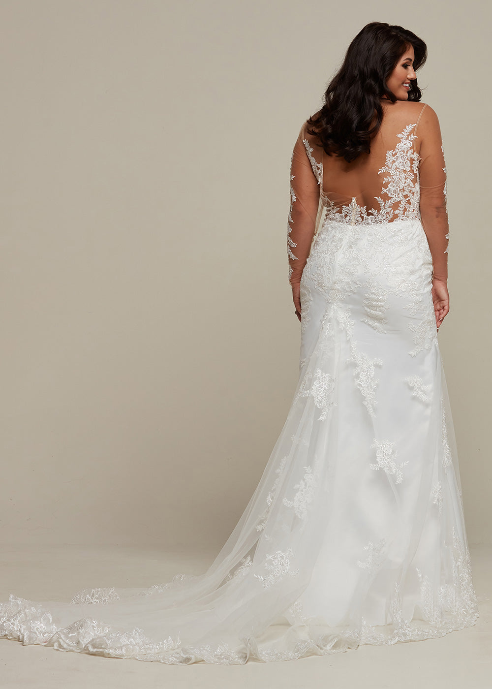 Quinn Long-Sleeve Lace Wedding Dress - Avery Austin