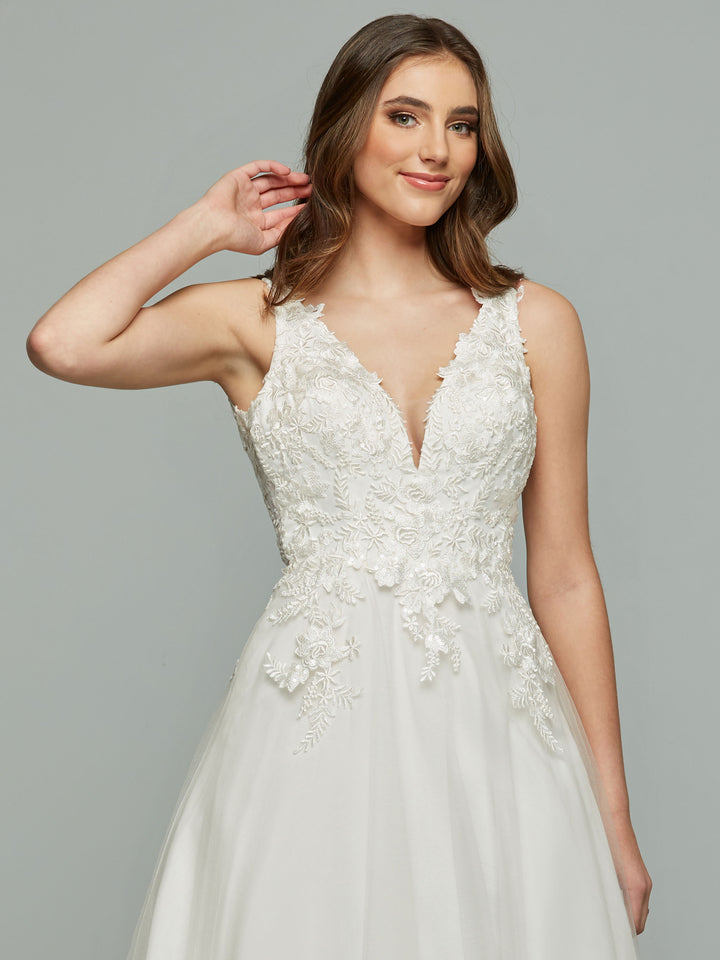 aspen lace up dress Aspen Open-Back Ivory Wedding Dress in Lace and Tulle Avery Austin