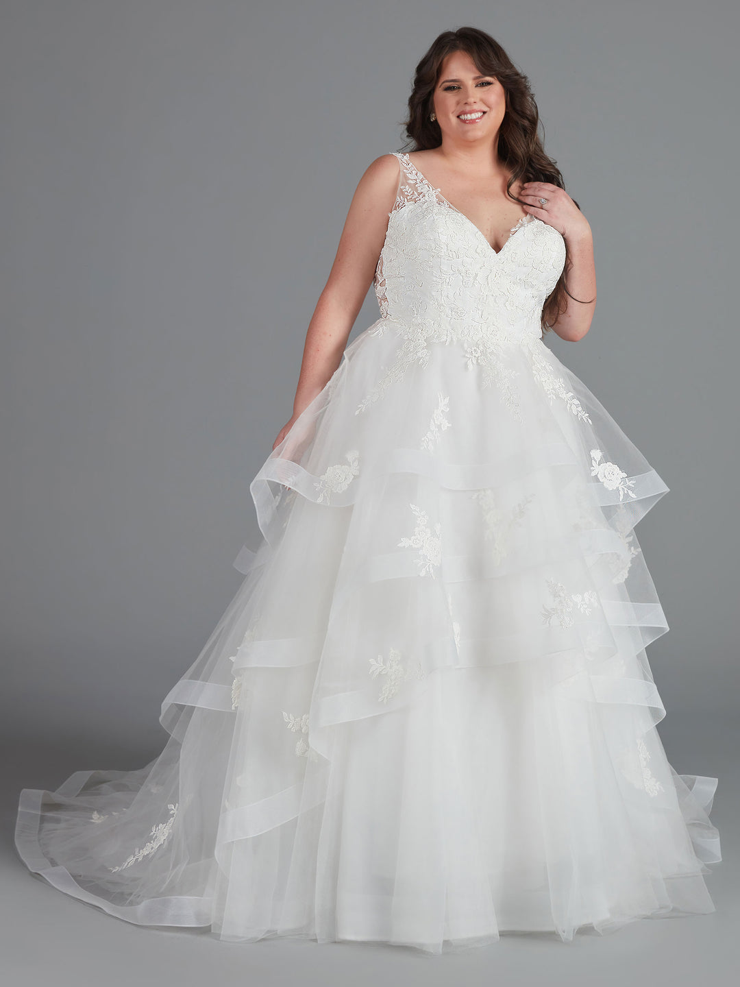Valencia Tulle Wedding Dress with Lace - Avery Austin