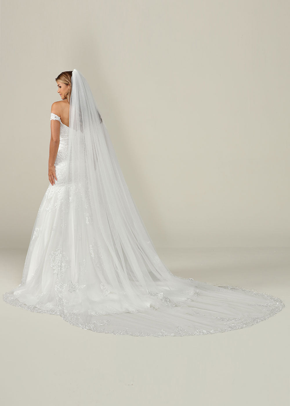 Cathedral Veil with Lace – Avery Austin