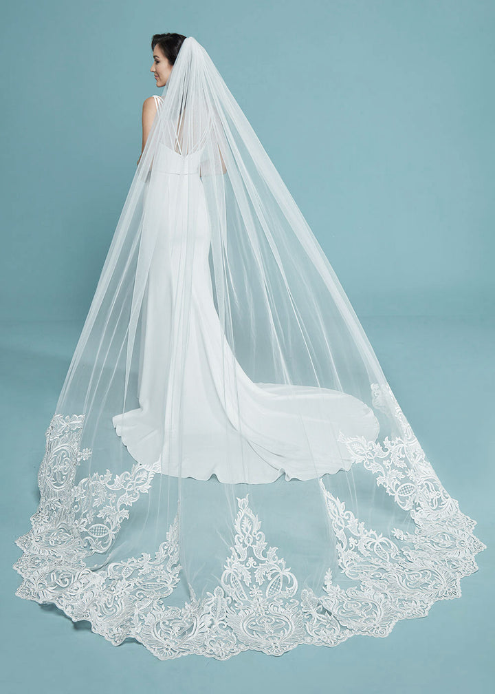 Miss Veil( ミスヴェール) Metallic Embroidered Cathedral Veil | David's Bridal