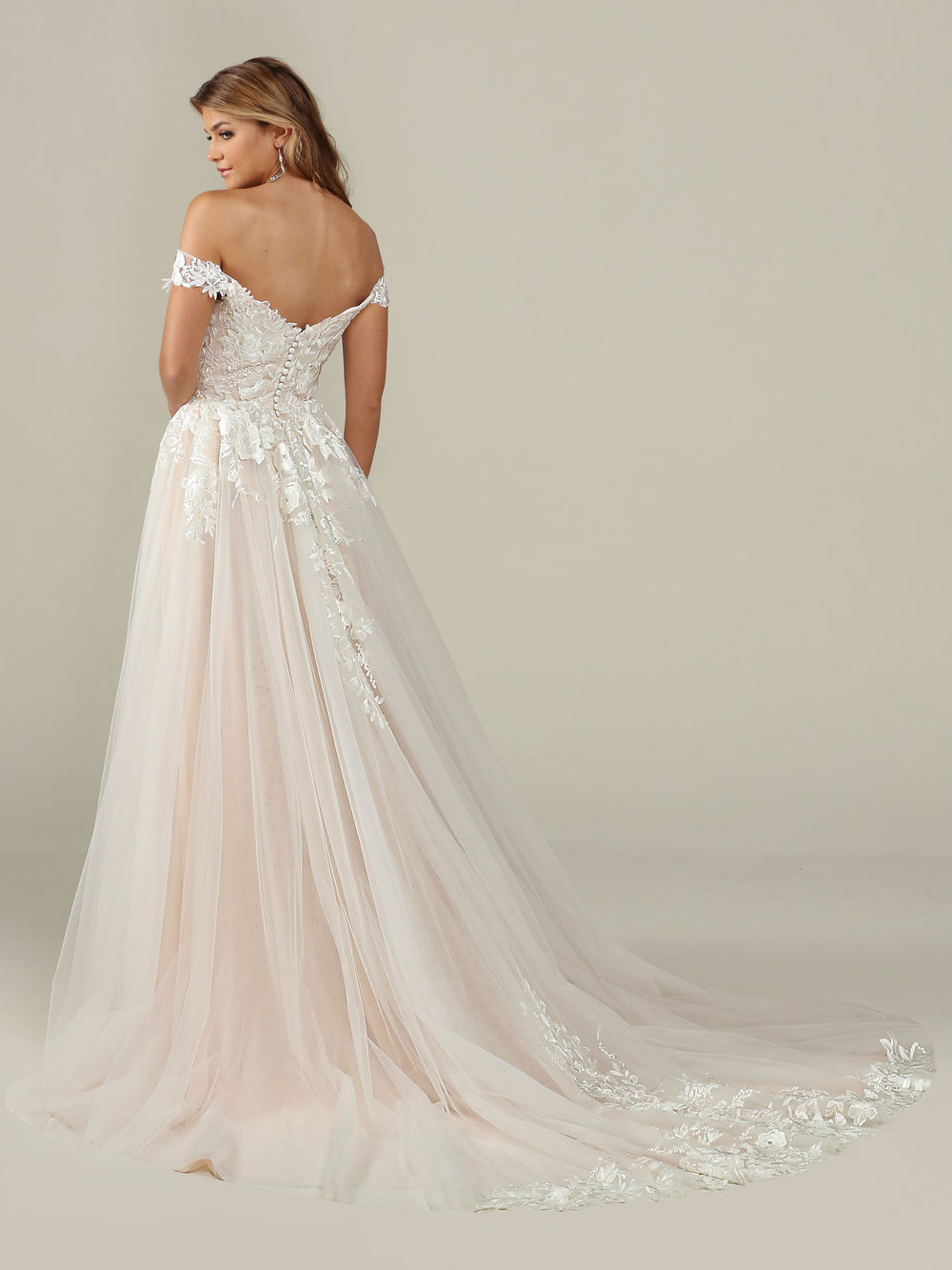 Best Rustic Wedding Dresses & Gowns - Avery Austin Best Rustic Wedding Dresses & Gowns - Avery Austin
