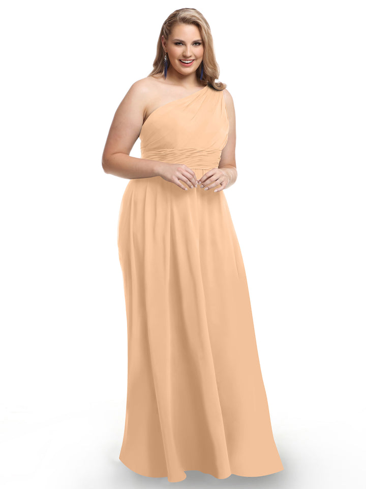 A woman with long, wavy blonde hair wears Avery Austin&