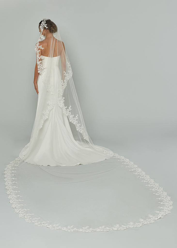 V1016 – Avery Austin